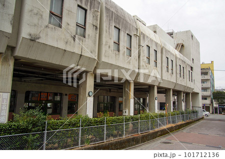 西九州新幹線が開業して閉鎖されたJR諫早駅前の旧バスターミナル 101712136