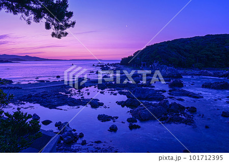 【和歌山・すさみ】美しい星空を見た後に、だんだんと日が昇り明るくなってくる様子がまた綺麗だった。 101712395