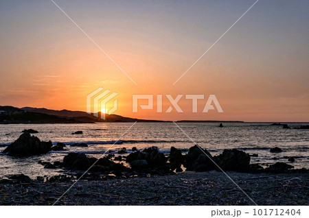 【和歌山・すさみ】美しい星空を見た後に、だんだんと日が昇り明るくなってくる様子がまた綺麗だった。 【和歌山・すさみ】美しい星空を見た後に、だんだんと日が昇り明るくなってくる様子がまた綺麗だった。 101712404