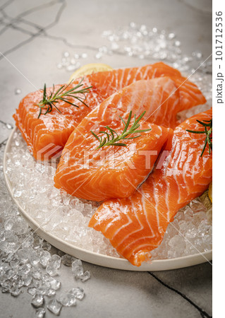Fresh raw salmon fish fillet Fresh raw salmon fish fillet 101712536