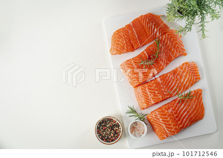 Fresh raw salmon fish fillet Fresh raw salmon fish fillet 101712546