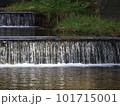 小さな滝 101715001