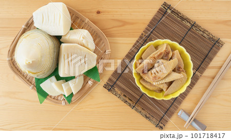 カットしたタケノコ(食材)と竹の子の土佐煮 101718417