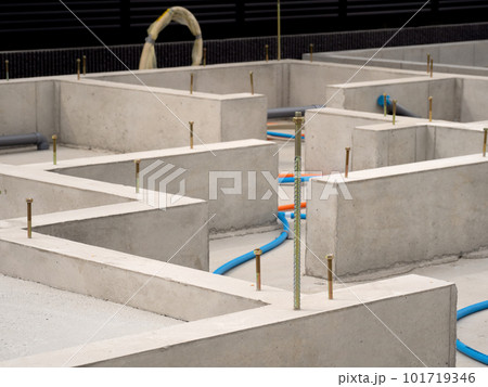 住宅の基礎工事 101719346