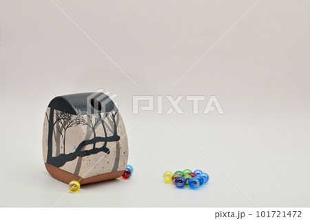 テーブルの上に置くことを意識して製作した花入れです。 101721472