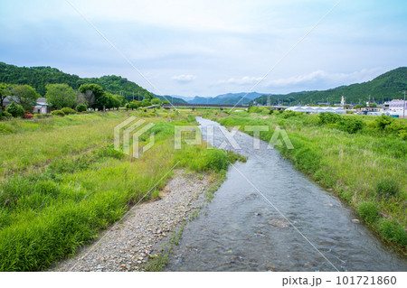 秋山川河原　初夏　田舎の風景　葛生アクトプラザ付近　 101721860