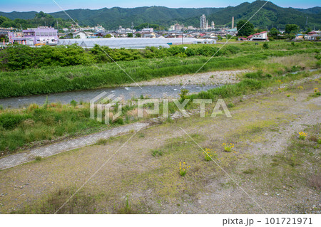 秋山川河原　初夏　田舎の風景　葛生アクトプラザ付近　 101721971
