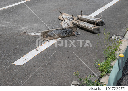 閉鎖した駐車場 車止めの撤去 閉鎖した駐車場 車止めの撤去 101722075