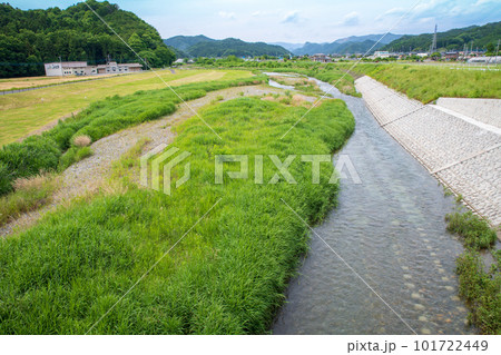 秋山川河原 葛生大橋から上流方面の眺め 初夏の風景 秋山川河原 葛生大橋から上流方面の眺め 初夏の風景 101722449