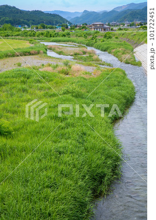 秋山川河原 葛生大橋から上流方面の眺め 初夏の風景 秋山川河原 葛生大橋から上流方面の眺め 初夏の風景 101722451