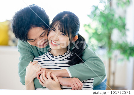 笑顔が素敵な夫婦 笑顔が素敵な夫婦 101722571