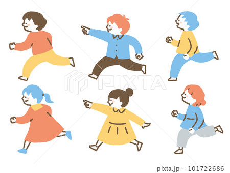走って遊んでいる幼い子どもたち_セット_色 101722686