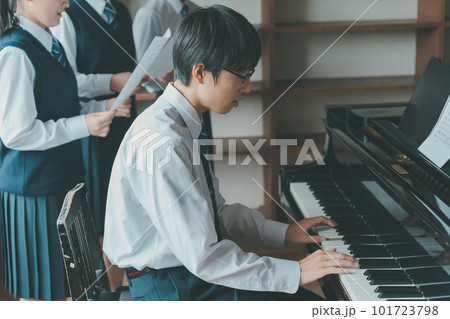 Middle school 101723798