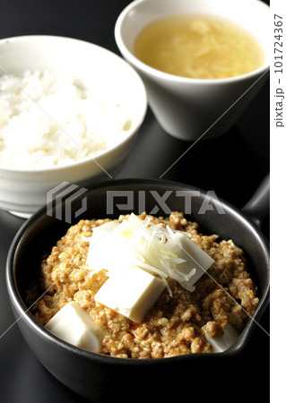 お豆腐たっぷりピリ辛麻婆豆腐とライスとたまごスープ お豆腐たっぷりピリ辛麻婆豆腐とライスとたまごスープ 101724367