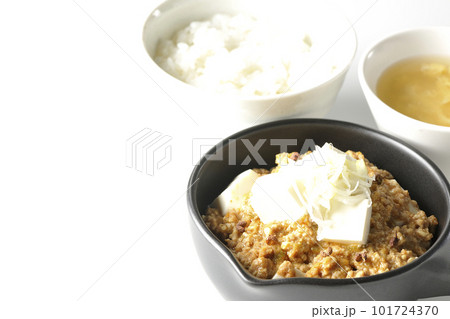 お豆腐たっぷりピリ辛麻婆豆腐とライスとたまごスープ 101724370