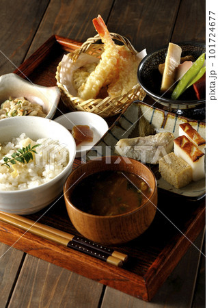 筍ご飯、煮物、天ぷら、定食、京料理、おばんざい、季節料理 筍ご飯、煮物、天ぷら、定食、京料理、おばんざい、季節料理 101724677