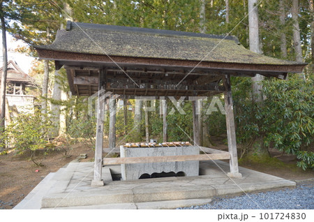 高野山の「手水舎」(和歌山県伊都郡高野町高野山) 高野山の「手水舎」(和歌山県伊都郡高野町高野山) 101724830