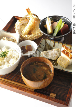 筍ご飯、煮物、天ぷら、定食、京料理、おばんざい、季節料理 筍ご飯、煮物、天ぷら、定食、京料理、おばんざい、季節料理 101725188