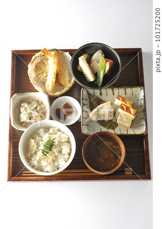 筍ご飯、煮物、天ぷら、定食、京料理、おばんざい、季節料理 筍ご飯、煮物、天ぷら、定食、京料理、おばんざい、季節料理 101725200