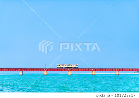 京都丹後鉄道 由良川橋梁を渡る列車 京都丹後鉄道 由良川橋梁を渡る列車 101725317