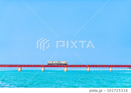 京都丹後鉄道　由良川橋梁を渡る列車 101725318