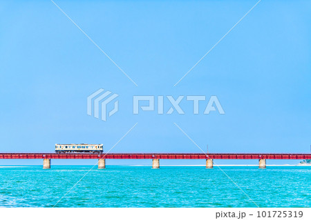 京都丹後鉄道　由良川橋梁を渡る列車 101725319