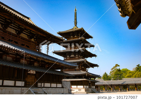 奈良県法隆寺五十塔と金堂 101727007