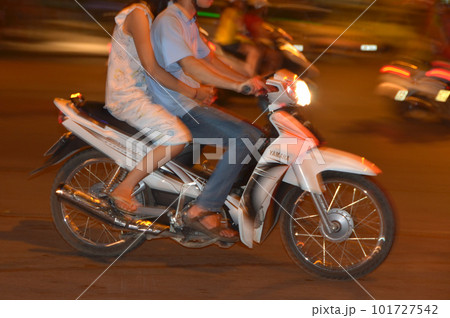ベトナム・ハノイ市のバイク事情 ベトナム・ハノイ市のバイク事情 101727542