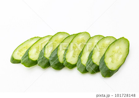 きゅうりの薄切り　白バック 101728148