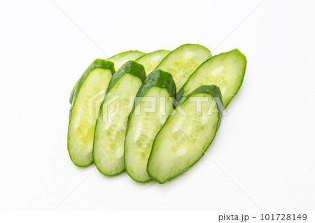 きゅうりの薄切り　白バック 101728149