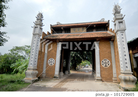 ベトナム・ハノイ市近郊のドゥンラム村 101729005