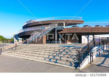 晴れ渡った展望デッキ　ふなばし三番瀬海浜公園（千葉県船橋市） 101734908