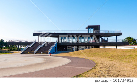 晴れ渡った展望デッキ　ふなばし三番瀬海浜公園（千葉県船橋市） 101734912