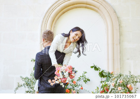 newlyweds are happy together 101735067