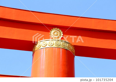 平安神宮　大鳥居　鳥居　平安神宮大鳥居　朱塗り 101735204