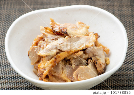 ひねぽん(炙りひね鶏のポン酢和え)。 101738856