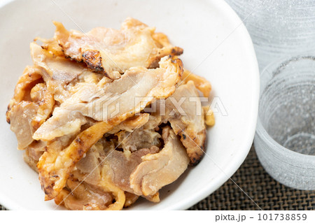 ひねぽん(炙りひね鶏のポン酢和え)。 101738859