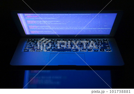 ノートパソコンでプログラミング ノートパソコンでプログラミング 101738881