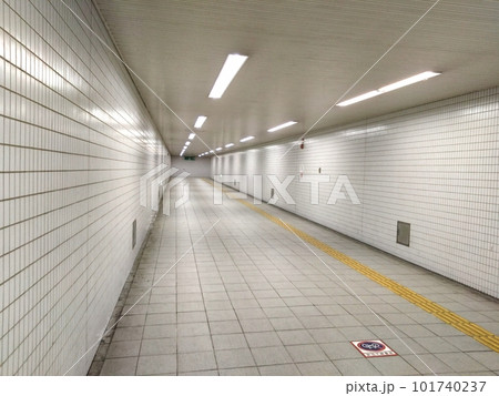 無人の地下道 101740237
