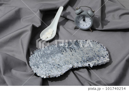Insomnia and sleep problems composition with sleep mask 101740254