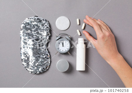 Insomnia and sleep problems composition with sleep mask 101740258