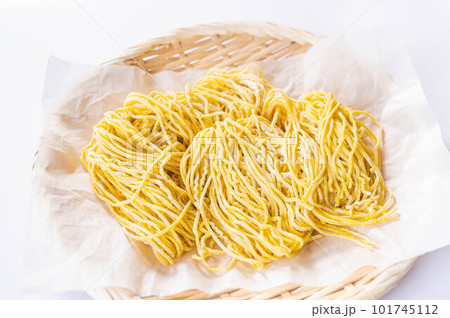 笊の上の中華麺 101745112