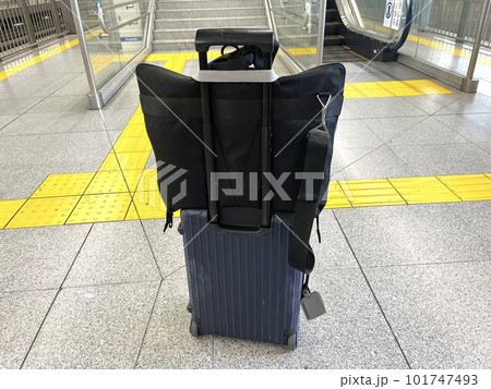 商社マンの国内出張で使うスーツケース 商社マンの国内出張で使うスーツケース 101747493