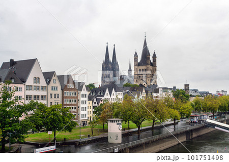 Church of St. Martin  in night, recreational ship on riverbank of  Rhine and reflections in water. Famous Cologne cathedral 101751498