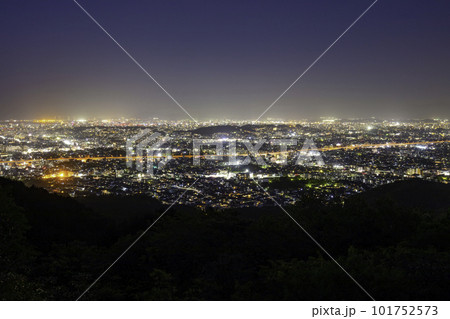 油山　片江展望台からの美しい夜景（福岡県福岡市） 101752573