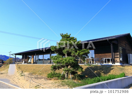 【香川県】父母ヶ浜のオシャレなカフェ(瀬戸内の天空の鏡)夕日の絶景で知られる観光名所 【香川県】父母ヶ浜のオシャレなカフェ(瀬戸内の天空の鏡)夕日の絶景で知られる観光名所 101752986