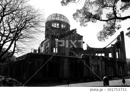 原子爆弾投下の惨禍を現代に伝える原爆ドーム 原子爆弾投下の惨禍を現代に伝える原爆ドーム 101753731