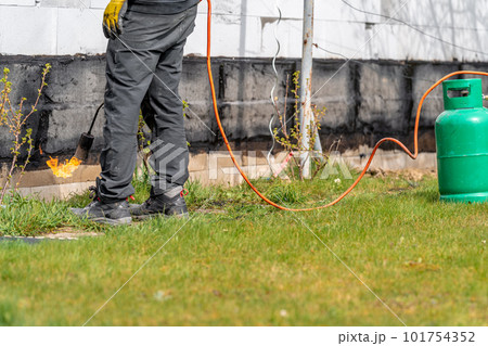 craftsman with a gas tank for a fire on a construction site 101754352