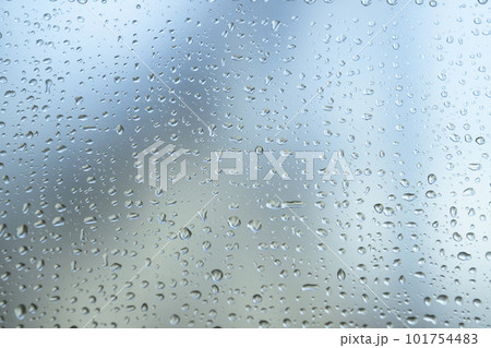 窓についた水滴 窓についた水滴 101754483