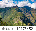 ワイナピチュ山から見たマチュピチュ遺跡 101754521